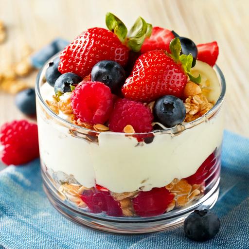 Greek-Yogurt-and-Berry-Parfait